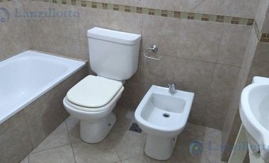 Departamento 2 ambientes con cochera cubierta en venta en Lanús Este