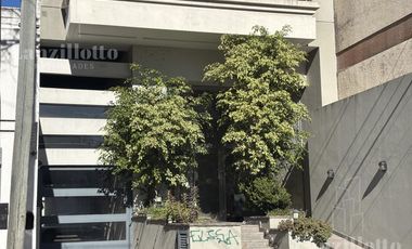 Departamento 2 ambientes con cochera cubierta en venta en Lanús Este