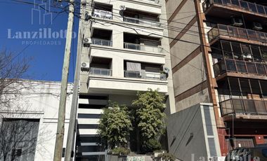 Departamento 2 ambientes con cochera cubierta en venta en Lanús Este