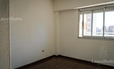 Departamento 2 ambientes con cochera cubierta en venta en Lanús Este
