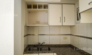 Departamento 2 ambientes con cochera cubierta en venta en Lanús Este