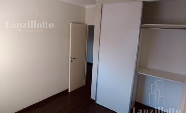 Departamento 2 ambientes con cochera cubierta en venta en Lanús Este