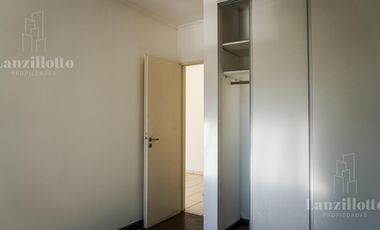 Departamento 2 ambientes con cochera cubierta en venta en Lanús Este