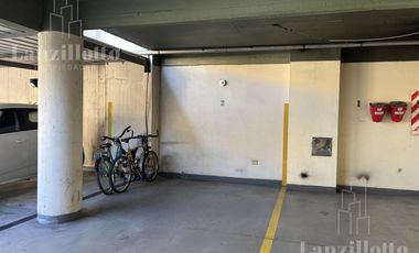 Departamento 2 ambientes con cochera cubierta en venta en Lanús Este
