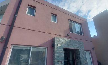 HERMOSA CASA 5 AMBIENTES APTA CREDITO EN BARRIO CERRADO!