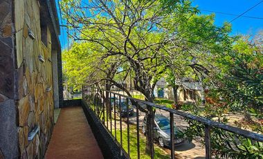 Venta casa 2 plantas con 2 dormitorios con balcón y terraza