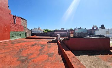 Venta casa 2 plantas con 2 dormitorios con balcón y terraza