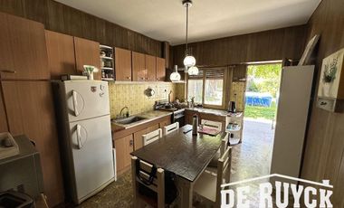 Chalet 3 ambientes con verde Quilmes Oeste
