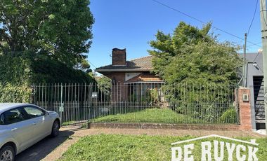 Chalet 3 ambientes con verde Quilmes Oeste