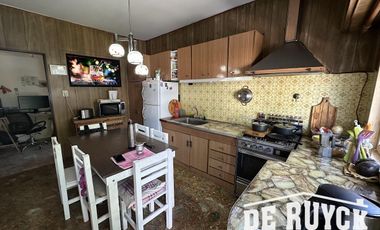Chalet 3 ambientes con verde Quilmes Oeste