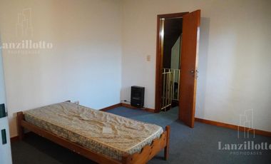 Casa 5 ambientes con pileta en Lanús