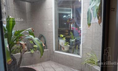Casa 5 ambientes con pileta en Lanús