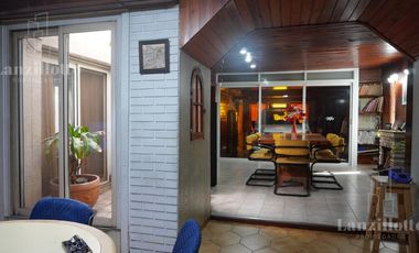 Casa 5 ambientes con pileta en Lanús