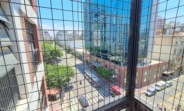 Vendo Centro: 2 Amb. Frte. Balcón. Cocina y baño. ¡Todo a refaccionar!