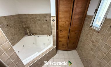 VENTA Apto Crédito Hipotecario Casa Quinta Con Dependencia, Parque, Quincho y Pileta - La Reja Sur