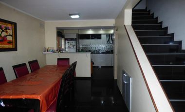 PH en venta - 4 Dormitorios 4 Baños - 800Mts2 - Burzaco