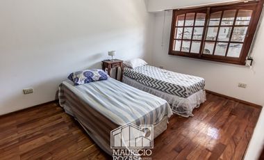 CASA DE 4 DORMITORIOS EN ARROYITO RESIDENCIAL
