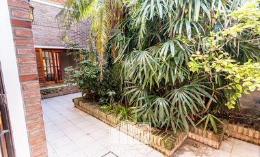 CASA DE 4 DORMITORIOS EN ARROYITO RESIDENCIAL