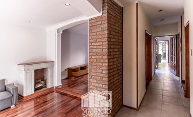 CASA DE 4 DORMITORIOS EN ARROYITO RESIDENCIAL