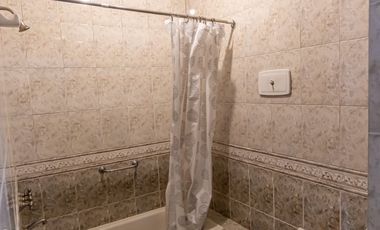 CASA DE 4 DORMITORIOS EN ARROYITO RESIDENCIAL