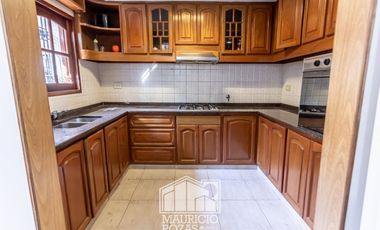 CASA DE 4 DORMITORIOS EN ARROYITO RESIDENCIAL