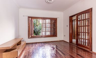 CASA DE 4 DORMITORIOS EN ARROYITO RESIDENCIAL