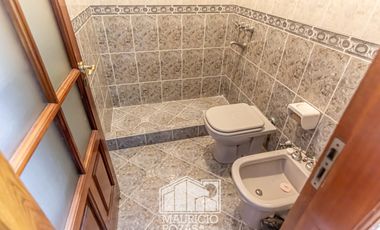 CASA DE 4 DORMITORIOS EN ARROYITO RESIDENCIAL