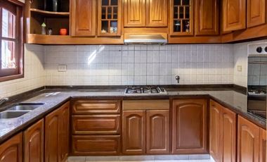 CASA DE 4 DORMITORIOS EN ARROYITO RESIDENCIAL