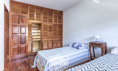 CASA DE 4 DORMITORIOS EN ARROYITO RESIDENCIAL