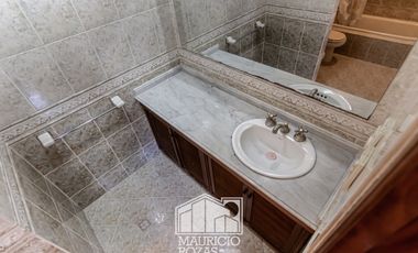 CASA DE 4 DORMITORIOS EN ARROYITO RESIDENCIAL