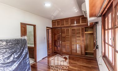CASA DE 4 DORMITORIOS EN ARROYITO RESIDENCIAL