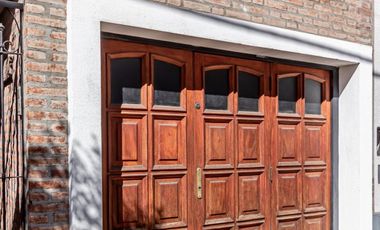 CASA DE 4 DORMITORIOS EN ARROYITO RESIDENCIAL