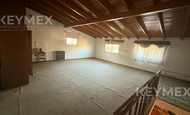 Venta Casa 4 ambientes Villa Adelina con gran fondo parrilla y quincho