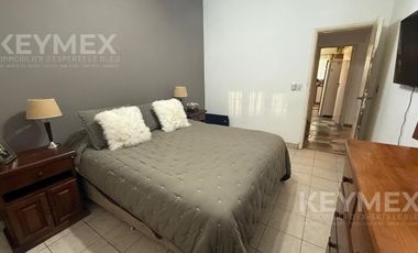 Venta Casa 4 ambientes Villa Adelina con gran fondo parrilla y quincho