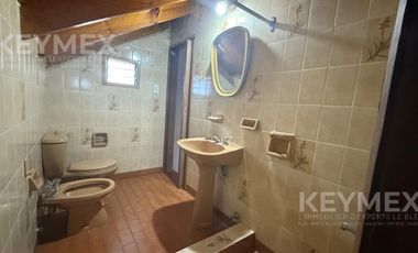 Venta Casa 4 ambientes Villa Adelina con gran fondo parrilla y quincho