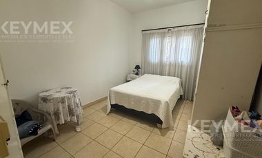 Venta Casa 4 ambientes Villa Adelina con gran fondo parrilla y quincho