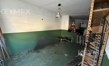 Venta Casa 4 ambientes Villa Adelina con gran fondo parrilla y quincho