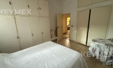 Venta Casa 4 ambientes Villa Adelina con gran fondo parrilla y quincho