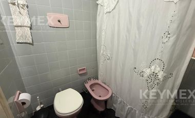 Venta Casa 4 ambientes Villa Adelina con gran fondo parrilla y quincho