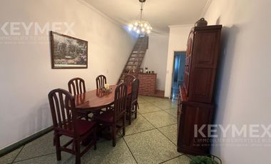Venta Casa 4 ambientes Villa Adelina con gran fondo parrilla y quincho