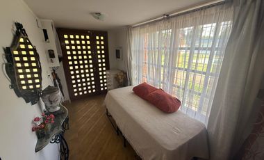 VENTA - CASA DE 5 DORMITORIOS CON QUINCHO, DEPARTAMENTO Y PILETA EN EL CENTRO DE FUNES