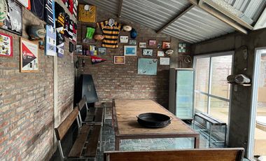 Casa en venta - 4 Dormitorios 4 Baños - Cocheras - 344Mts2 - Burzaco