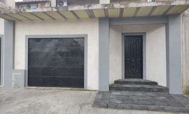 Casa en venta - 4 Dormitorios 4 Baños - Cocheras - 344Mts2 - Burzaco