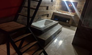 Casa en venta - 4 Dormitorios 4 Baños - Cocheras - 344Mts2 - Burzaco