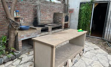 Casa en venta - 4 Dormitorios 4 Baños - Cocheras - 344Mts2 - Burzaco