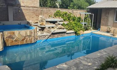 Casa en venta - 4 Dormitorios 4 Baños - Cocheras - 344Mts2 - Burzaco