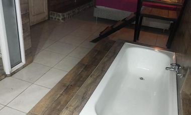 Casa en venta - 4 Dormitorios 4 Baños - Cocheras - 344Mts2 - Burzaco