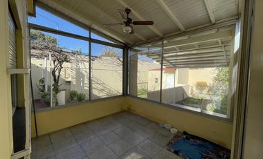 Casa en venta - 2 Dormitorios 1 Baño 1 Cochera - 259mts2 - Bernal