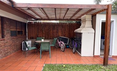 Venta casa 4 ambientes con piscina en Wilde
