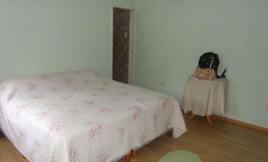 CHALET CON EXCELENTE LOTE!!!